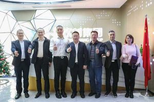 广州市与番禺区人力资源和社会保障局领导莅临九州（中国）集团调研指导
